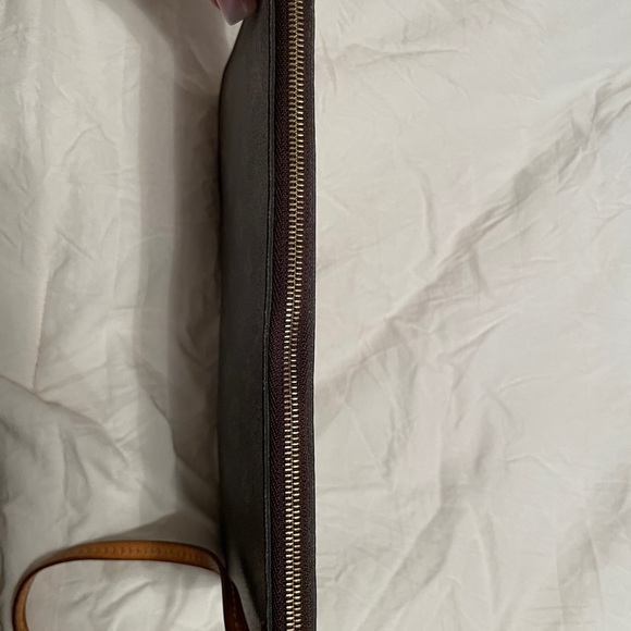 Louis Vuitton Neverfull pouch, wristlet - Picture 7 of 10